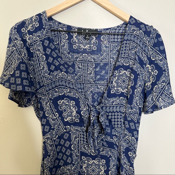 Lulus blue paisley bandana tie front mini dress size small - Picture 4 of 12